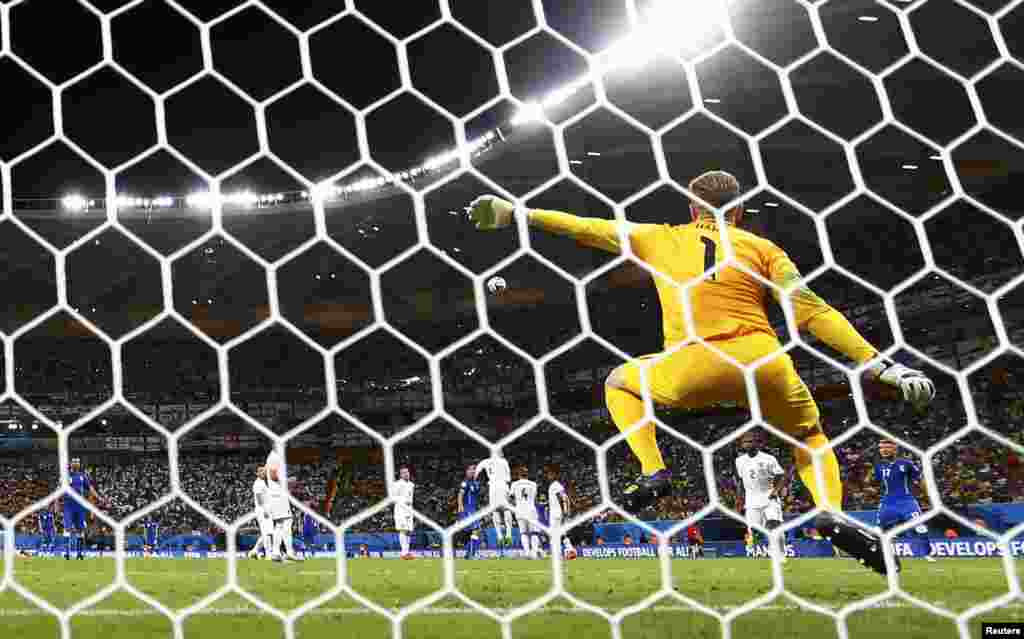 Brazil. Manaus. England's Joe Hart