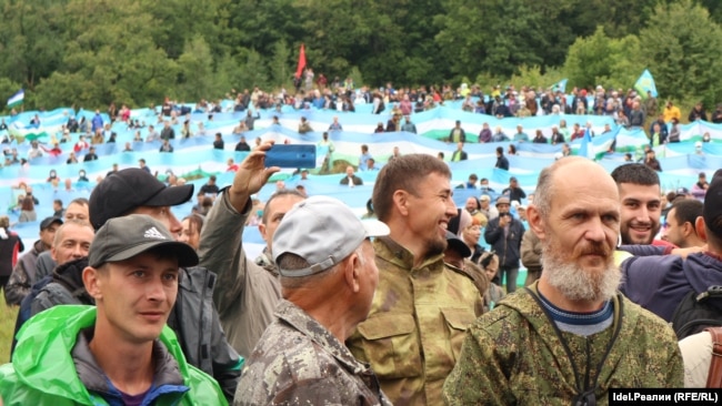 Чарада катнашучылар