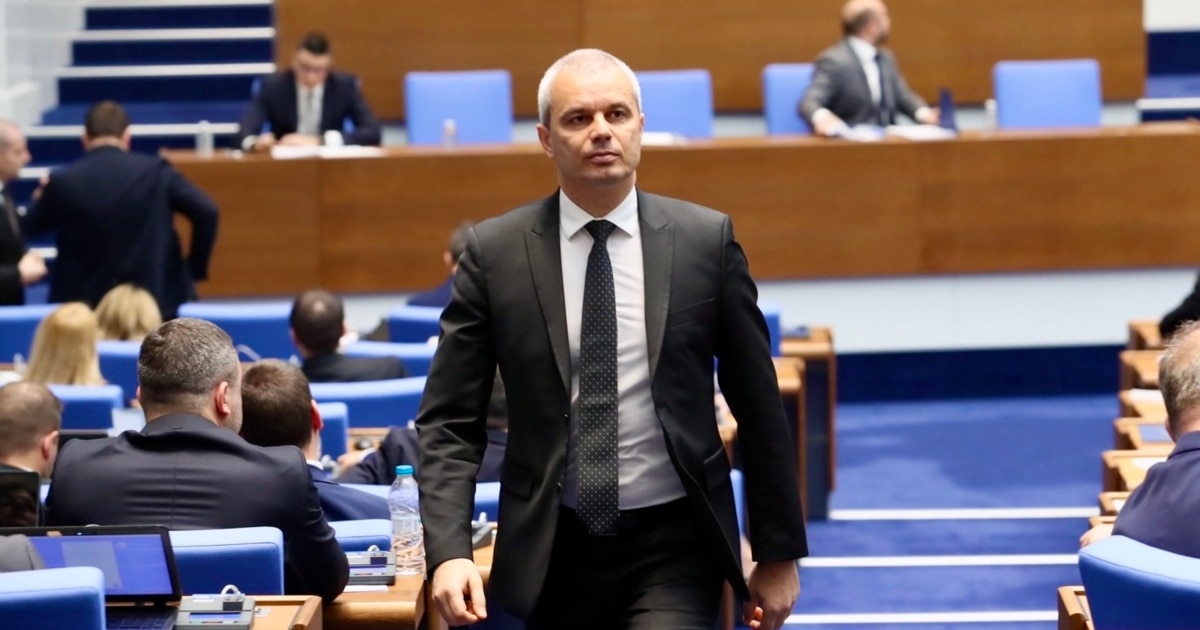 Лидерът на Възраждане Костадин Костадинов призова в сряда за протести