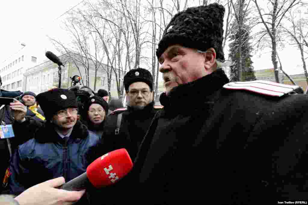 Московская акция поддержки "Евромайдана". Посольство Украины. Пришли не только сторонники, но и противники - казаки
