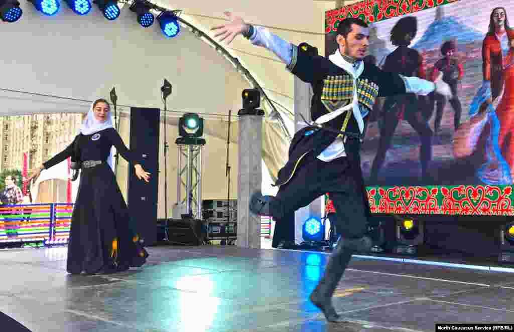​Второй танец артистов из Дагестана