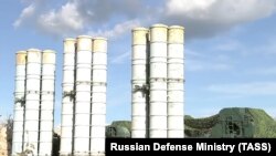 Sisteme de rachetă ruse S-400 la manevrele militare „Vostok-2018”