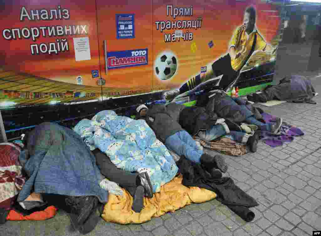 Homeless people sleep at a subway entrance in Kyiv, Ukraine. (AFP/Yuriy Dyachyshyn)