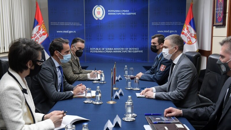 Stefanović sa zvaničnikom NATO-a o situaciji na Kosovu 