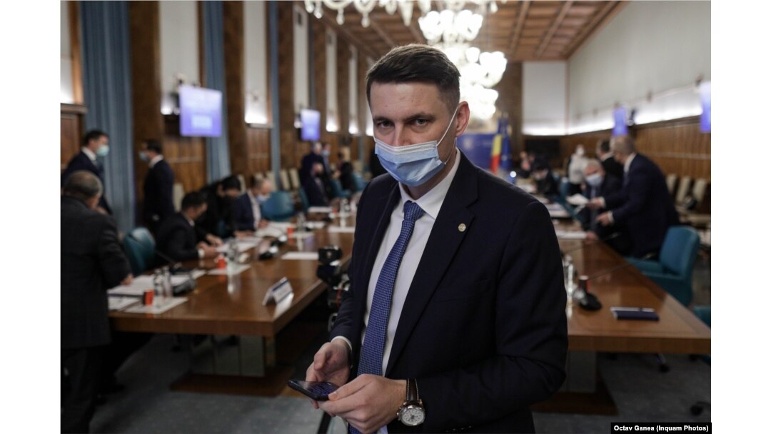 Mircea Abrudean, pe vremea când era secretar general adjunct al Guvernului Ciucă și nu părea să aibă probleme cu certificatul ORNISS.