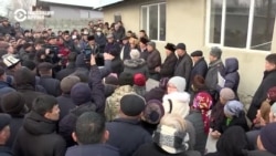 В Чуйской области суд аксакалов выселяет из села семью подозреваемого в изнасиловании