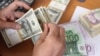 اوج‌گیری دوباره بهای دلار پس از کنفرانس خبری احمدی‌نژاد
