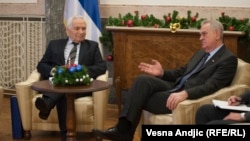 Former Bosnian Serb leader Momcilo Krajisnik (left) and Serbian President Tomislav Nikolic meet in Belgrade.