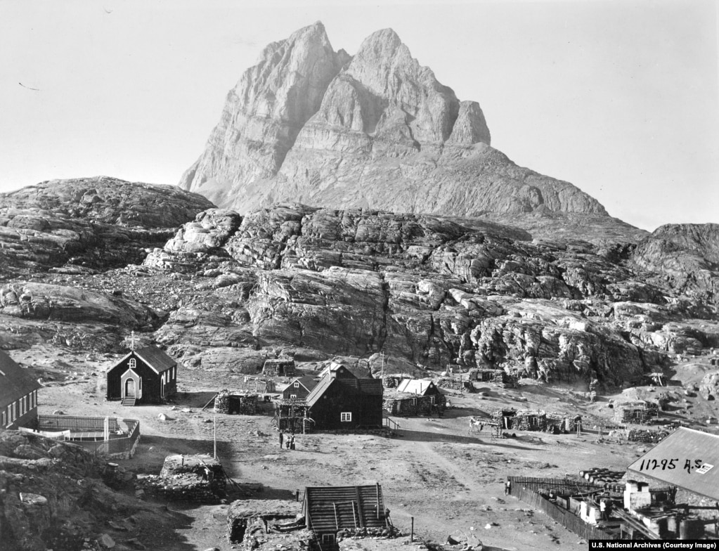 Një vendbanim në Grenlandë i fotografuar në vitin 1924.