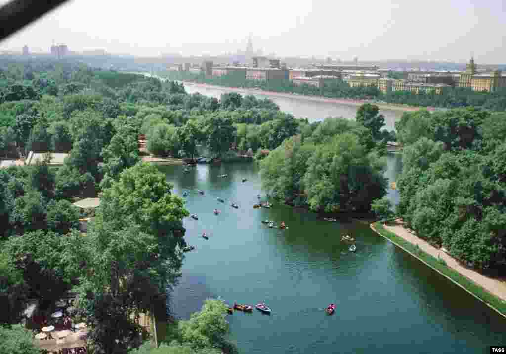 An aerial view of Gorky Park in 1979. For decades, the 300-acre park has provided Muscovites with a swath of tranquil greenery in the heart of the Russian capital.&nbsp;