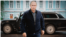 Коллаж: Путин и Aurus