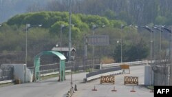 Koreja e Jugut - Zyra tranzite ndër-koreane në qytetin kufitar Paju (Ilustrim)