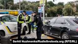 Atât Serhii Shefir cât și șoferul auto vehiculului au fost răniți, însă au supraviețuit.