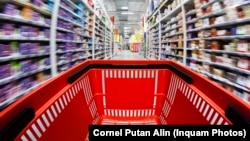 Marii retaileri spun că susţin ieftinirea voluntară a unor alimente de bază, dar numai o perioadă limitată.