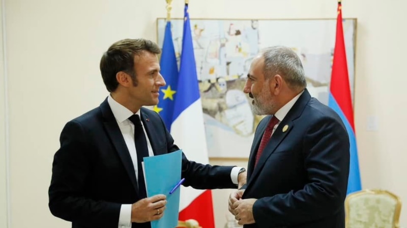 Pashinian Discusses Security In South Caucasus With Macron, Other Leaders At Francophonie Summit