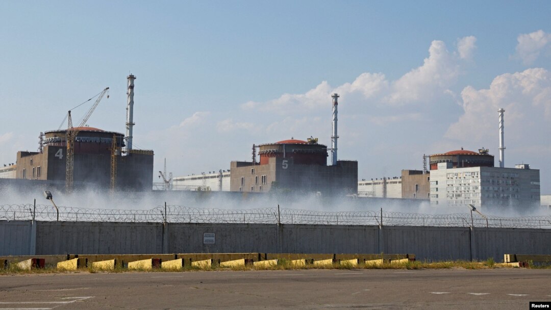 Cea mai mare centrală nucleară din Europa are nevoie de o sursă fiabilă de energie electrică pentru ca pompele prin care circulă apa să funcționeze pentru a răci reactoarele și bazinele care conțin combustibil nuclear.