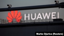 În România, compania Huawei a avut în 2022 o cifră de afaceri de 1,9 miliarde de lei (380 de milioane de euro).