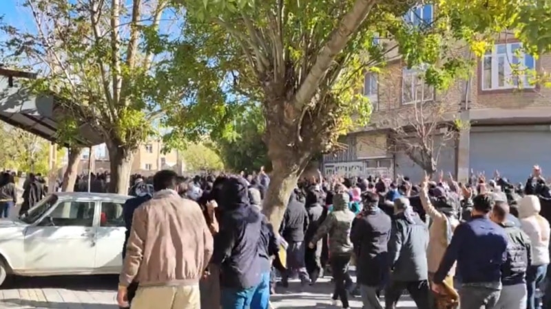هفت معترض پیرانشهری در حکمی دسته‌جمعی به ۷۴ سال و ۹ ماه زندان محکوم شدند