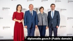 Pe 21 noiembrie, la Paris a avut loc o conferință de sprijin pentru Moldova, care se confruntă cu întreruperi masive de curent după ce Rusia a bombardat rețeaua de energie electrică a Ucrainei. De la stânga la dreapta, miniștrii de Externe ei Germaniei, României, Franței și Republicii Moldova.