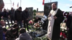 20-ամյակի տորթը՝ շիրիմի մոտ. զինվորի հայրը վարչապետի հետ հանդիպում է պահանջում
