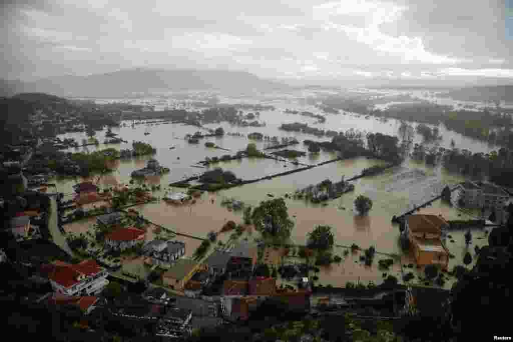 Opšti pogled na poplavljeno područje u blizini Skadra, Albanija 21. novembra 2022.