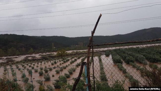 Tokë bujqësore e përmbytur në Gjadër të Lezhës, Shqipëri. 20 nëntor 2022.