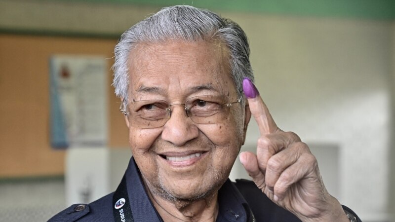 Bivši malezijski premijer Mahathir izgubio u prvom porazu u 53 godine