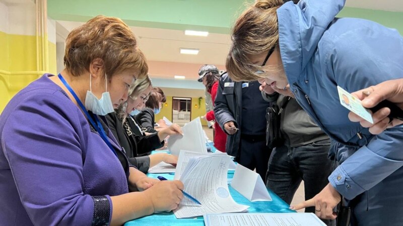 Выборы в Казахстане: Токаев лидирует, следом - графа 
