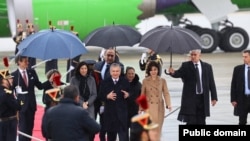  Президент Узбекистана Ш.Мирзиёев прибывает во Францию с двухдневным официальным визитом. 21 ноября 2022 г.