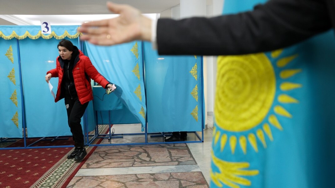 Люселия Сантос ересектерге арналған фильмдер колготки киген жалаңаш студенттер