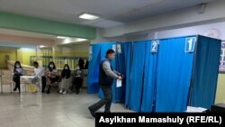 Избирательный участок № 451 в Иргелинском сельском округе Алматинской области. 20 ноября 2022 года
