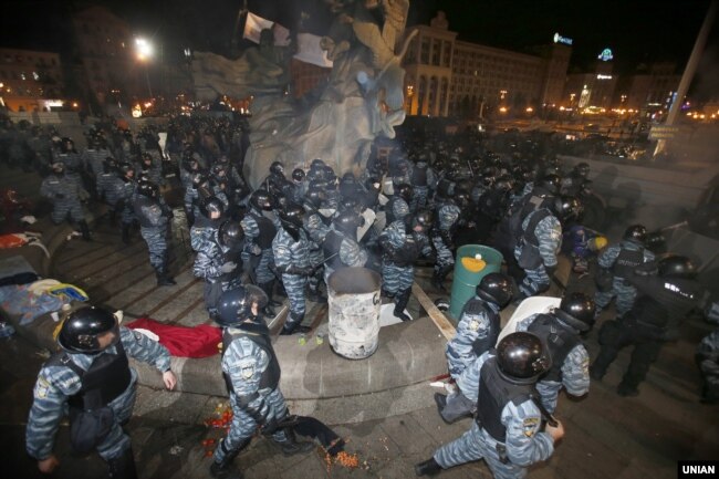 Разгон студенческой демонстрации в Киеве 30 ноября 2013 года