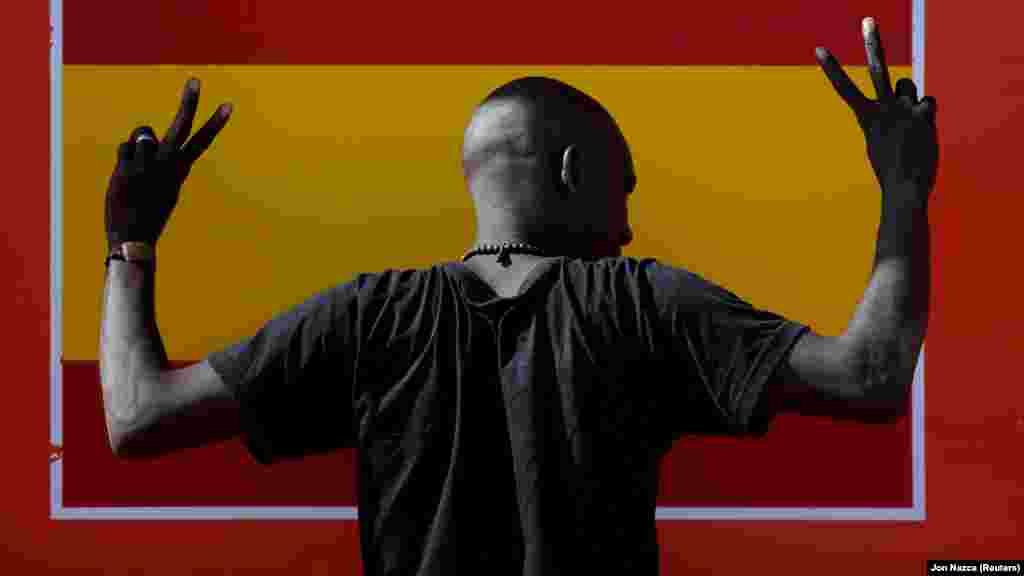 ШПАНИЈА - Членовите на шпанскиот парламент ја легализираа евтаназијата како помош за самоубиство на лица со сериозни и неизлечиви болести кои сакаат да стават крај на својот живот. Со оваа одлука Шпанија стана четвртата земја членка на ЕУ што го презема овој чекор.