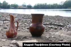 На оголившемся дне кусинского пруда нашли не только Сталина, но и другие неплохо сохранившиеся артефакты прежних времен