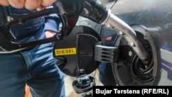 Për shkak të problemeve me transportin publik, shumë qytetarë të Kosovës i përdorin makinat për t’i kryer të gjitha obligimet e ditës.