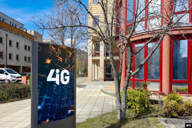 A 4iG Nyrt. informatikai-technológiai vállalat székházának bejárata Óbudán