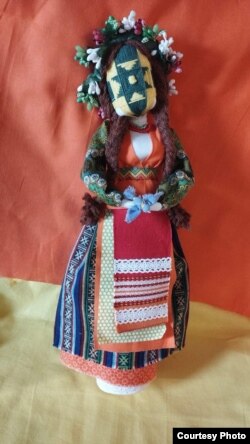 A Ukrainian rag doll made by Olena Bezzubenko.