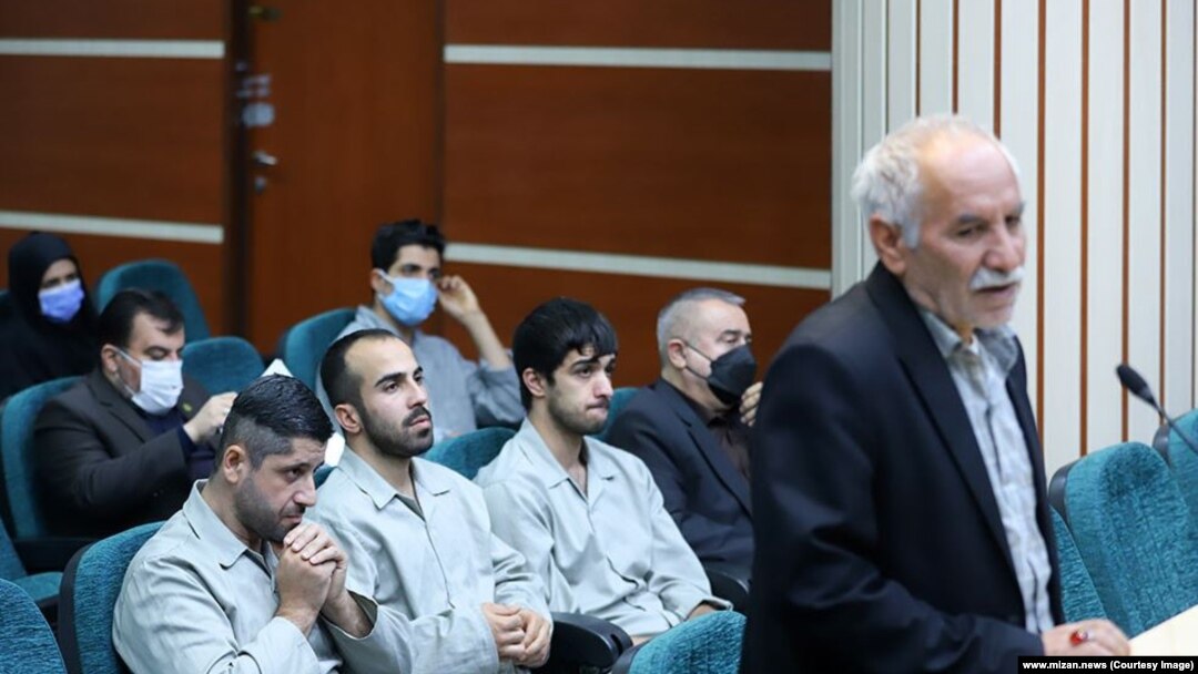 تصویری از نخستین جلسه دادگاه روح‌الله عجمیان، بسیجی کشته‌شده در کرج