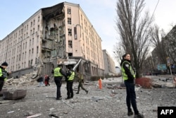 Hotel din Kiev parțial distrus de bombardamentele rusești în noapte de Anul Nou.