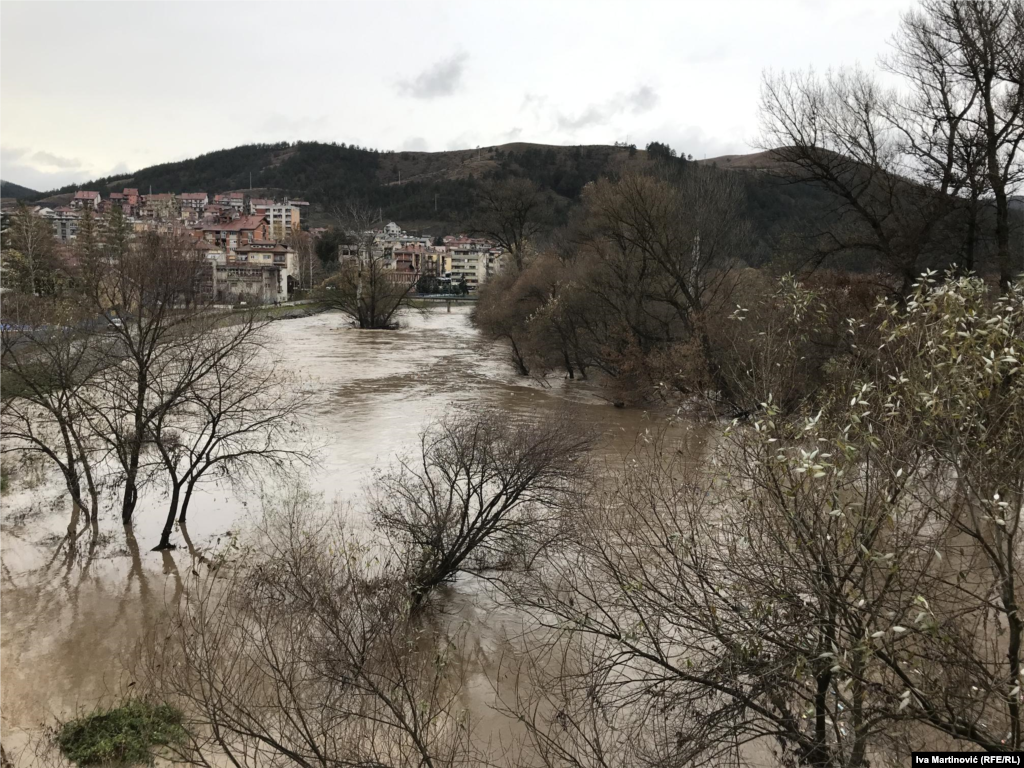 Përmbytje pranë Rashkës në Serbinë juglindore, lumi Ibër, 20 nëntor 2022.