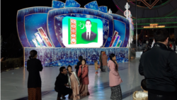 Diňle: Türkmen ýolbaşçylarynyň suratlary, gaznasy üçin ilatdan pul ýygnamak 'möwsümi' başlandy