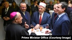Ipeshkvi i Kosovës Imzot Dodë Gjergji, në pritjen solemne të organizuar me rastin e festës së Krishtlindjes, në të cilën morën pjesë përfaqësues të komuniteteve tjera fetare, si dhe kryeministri i Kosovës, Albin Kurti. 
