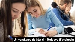 Potrivit Ministerului Educației, în Republica Moldova peste 13.000 de studenți primesc burse din bugetul de stat, dintre care 52 de burse sunt de merit.