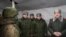 Аляксандар Лукашэнка сустракаецца з расейскімі вайскоўцамі на палігоне ў Берасьцейскай вобласьці. Архіўнае фота