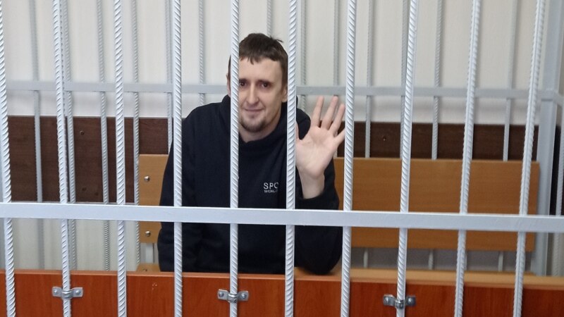 В Екатеринбурге Гарнизонный военный суд начал рассматривать дело антивоенного активиста Ричарда Роуза