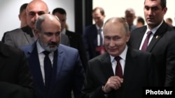 Armenia - Armenian Prime Minister Nikol Pashinian and Russian President Vladimir Putin attend a CSTO summit in Yerevan, November 23, 2022.