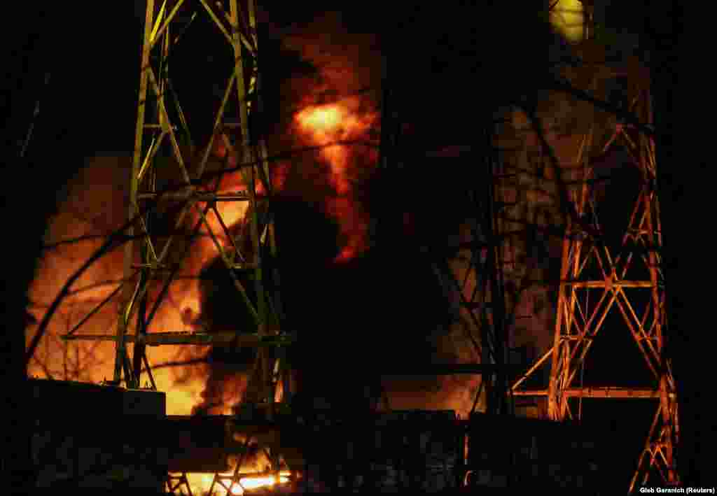 Пожежа на об&rsquo;єкті критичної енергетичної інфраструктури, як повідомила влада, в результаті російської атаки безпілотниками, Київ, 19 грудня 2022 року