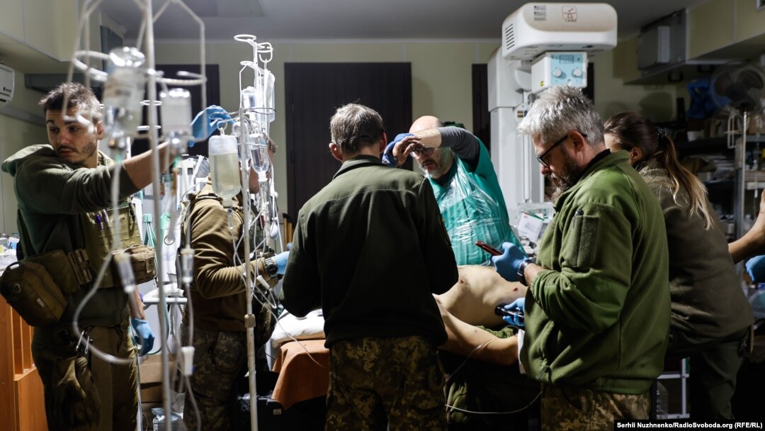 Операция на пациент в обстрелвания непрекъснато Бахмут, ноември 2022 г.