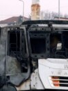 Zapaljeni kamioni na barikadi u Sjevernoj Mitrovici Zapaljeni kamioni na barikadi u Sjevernoj Mitrovici
