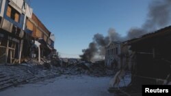 Dim u Bahmutu, na prvoj liniji Donbasa, tijekom 36-satnog primirja zbog pravoslavnog Božića koje je proglasio ruski predsjednik Vladimir Putin, 7. siječnja.